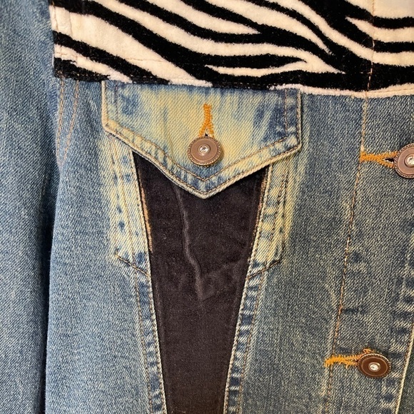 VINTAGE DD New York Jean Jacket w/ Velvet Animal Print Embroidery Size Large - Picture 6 of 10